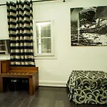 Hotel B