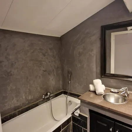 Hotel B 3*