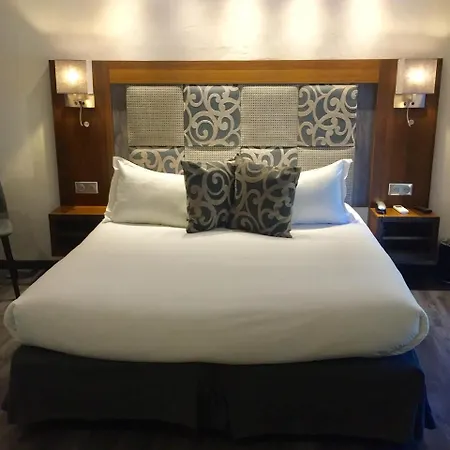 Hotel B