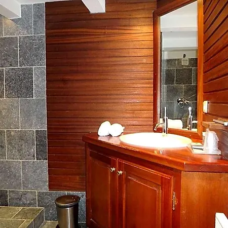 Hotel B